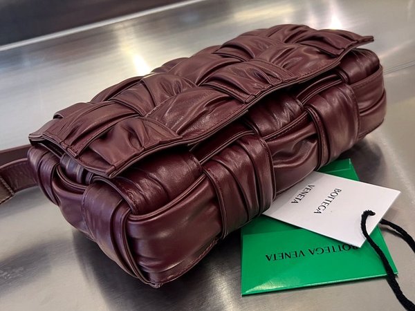 보테가베네타 스몰 카세트백 [매장가 424만원대]