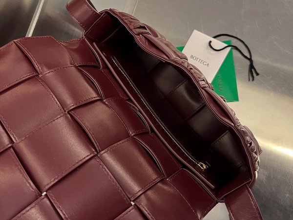 보테가베네타 스몰 카세트백 [매장가 424만원대]