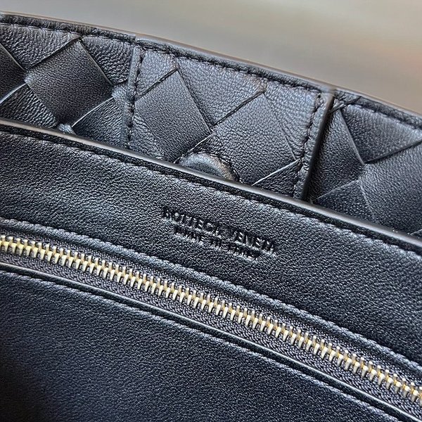 보테가베네타 스몰 안디아모 [매장가 538만원대]