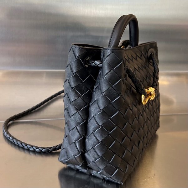 보테가베네타 스몰 안디아모 [매장가 538만원대]