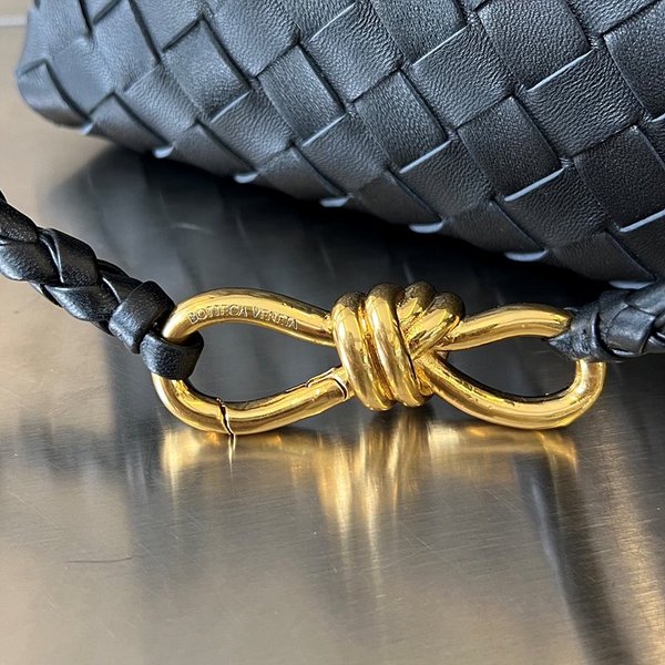 보테가베네타 스몰 안디아모 [매장가 538만원대]