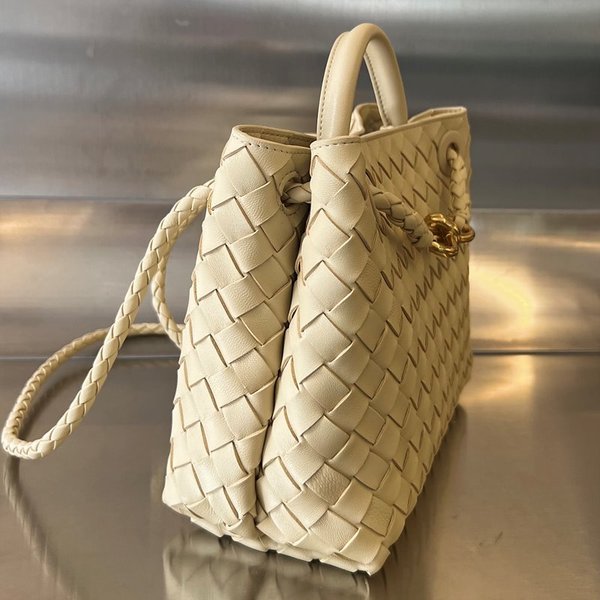 보테가베네타 스몰 안디아모 [매장가 538만원대]