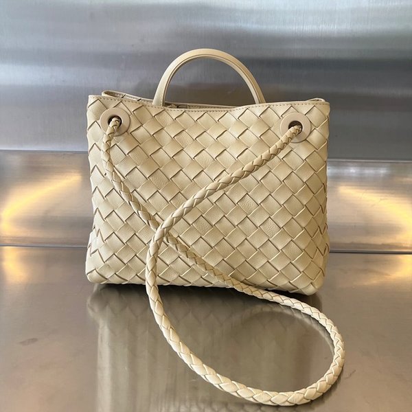 보테가베네타 스몰 안디아모 [매장가 538만원대]