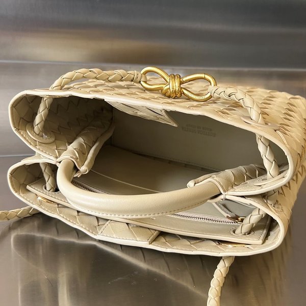 보테가베네타 스몰 안디아모 [매장가 538만원대]