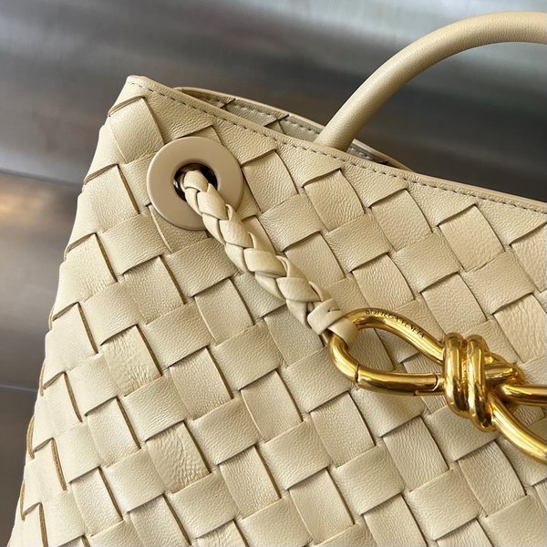 보테가베네타 스몰 안디아모 [매장가 538만원대]