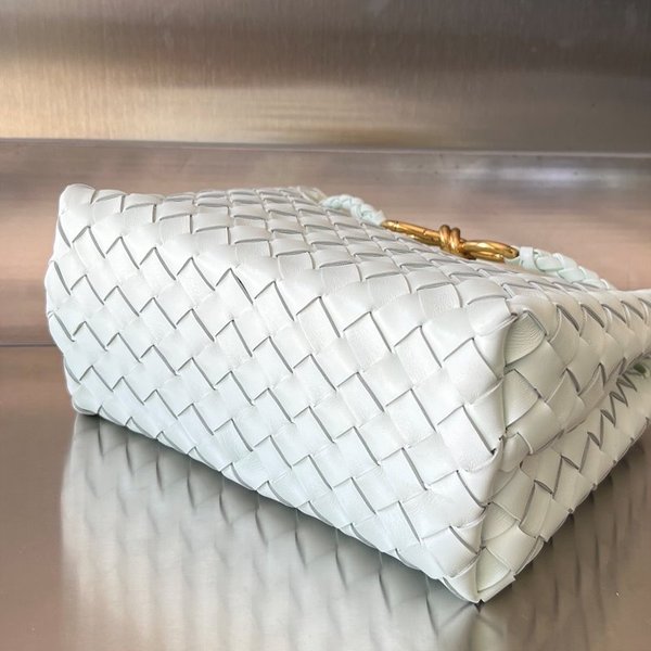 보테가베네타 스몰 안디아모 [매장가 538만원대]