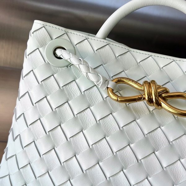 보테가베네타 스몰 안디아모 [매장가 538만원대]