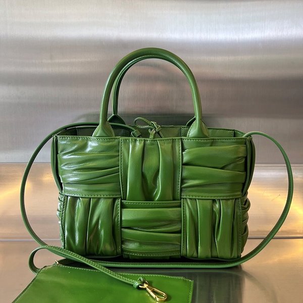 보테가베네타 스몰 아르코 토트백 [매장가 578만원대]