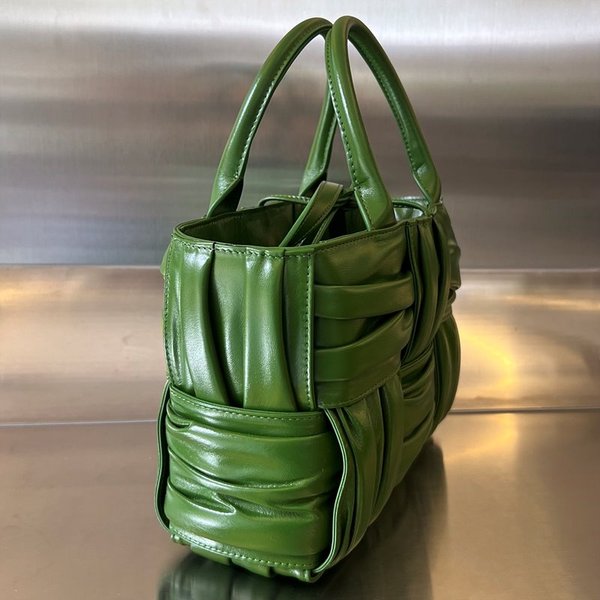 보테가베네타 스몰 아르코 토트백 [매장가 578만원대]