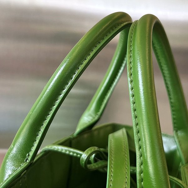 보테가베네타 스몰 아르코 토트백 [매장가 578만원대]