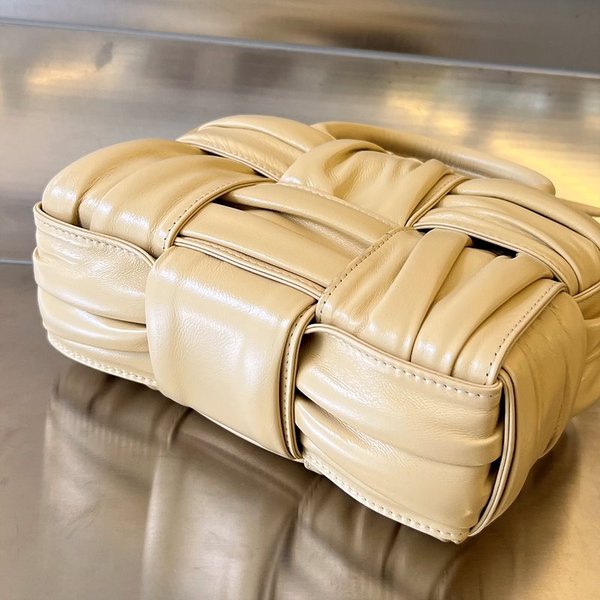 보테가베네타 스몰 아르코 토트백 [매장가 578만원대]