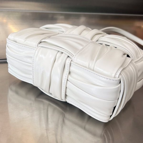 보테가베네타 스몰 아르코 토트백 [매장가 578만원대]