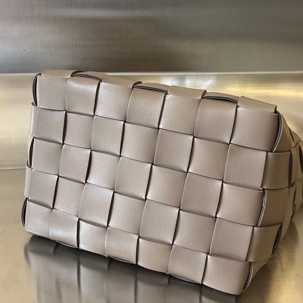 보테가베네타 스몰 볼링 카세트백 [매장가 573만원대]