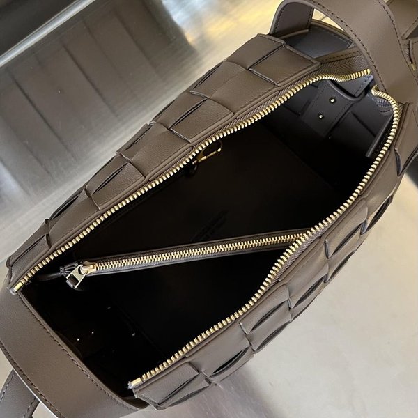 보테가베네타 스몰 볼링 카세트백 [매장가 573만원대]