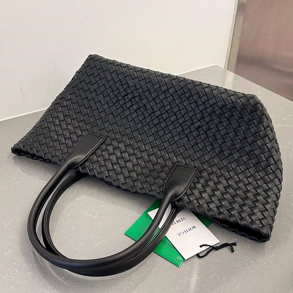 보테가베네타 스몰 까바백 [매장가 932만원대]