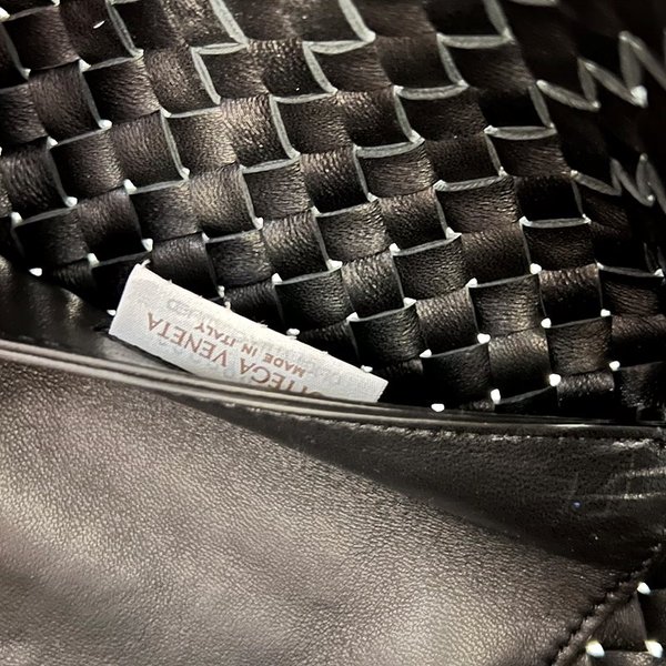 보테가베네타 스몰 까바백 [매장가 932만원대]