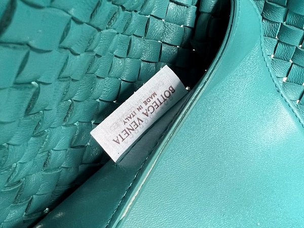 보테가베네타 스몰 까바백 [매장가 932만원대]