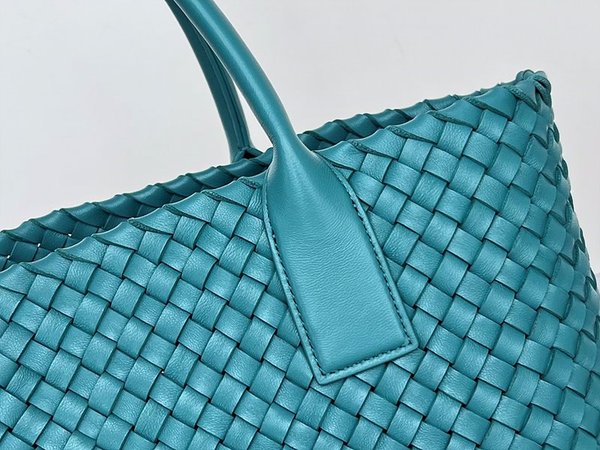 보테가베네타 스몰 까바백 [매장가 932만원대]