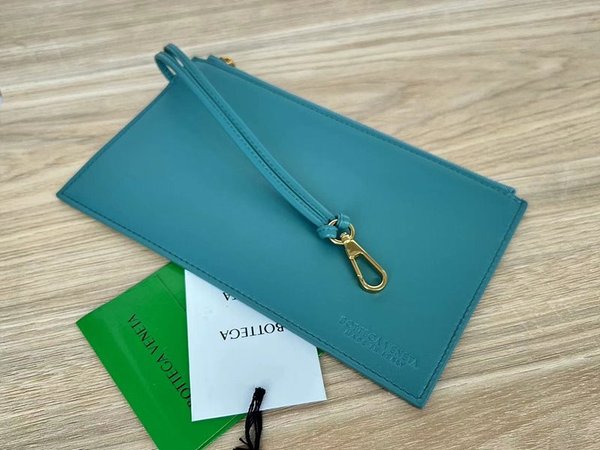 보테가베네타 스몰 까바백 [매장가 932만원대]