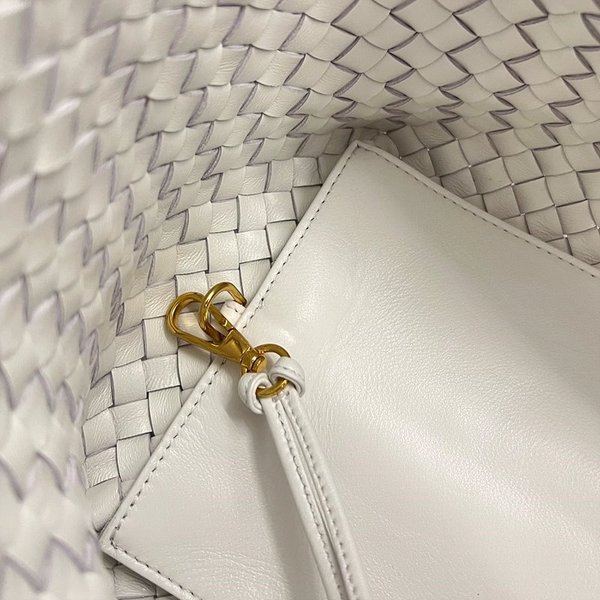 보테가베네타 스몰 까바백 [매장가 932만원대]