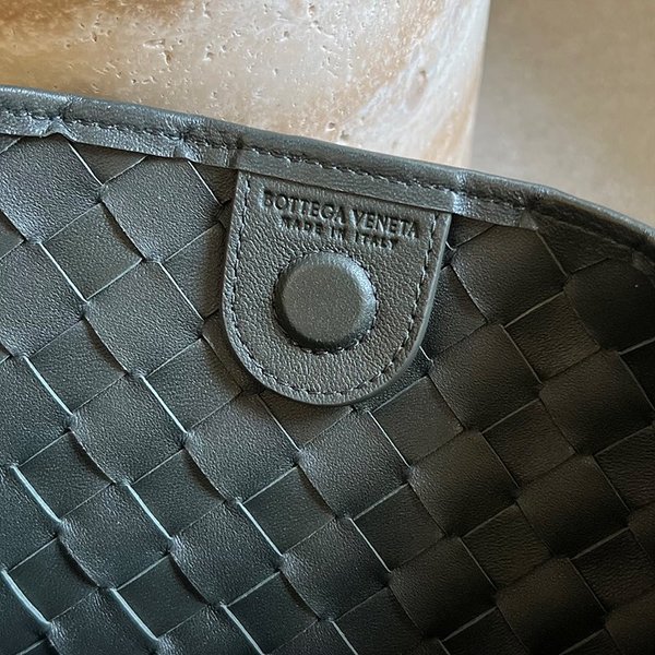 보테가베네타 사르딘 백 [매장가 545만원대]