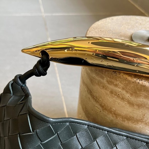 보테가베네타 사르딘 백 [매장가 545만원대]