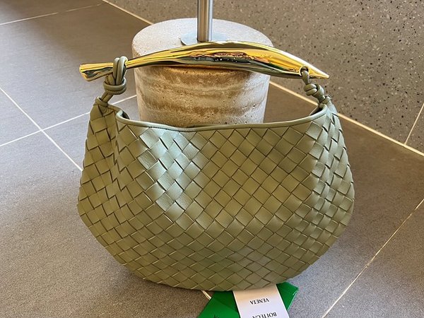 보테가베네타 사르딘 백 [매장가 545만원대]