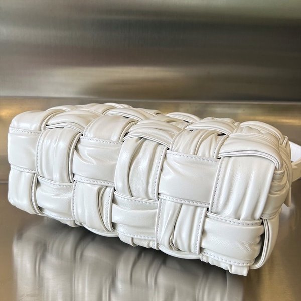 보테가베네타 브릭 카세트백 [매장가 543만원대]