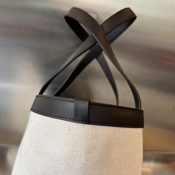 보테가베네타 미디엄 플립 플랩백 [매장가 341만원대]