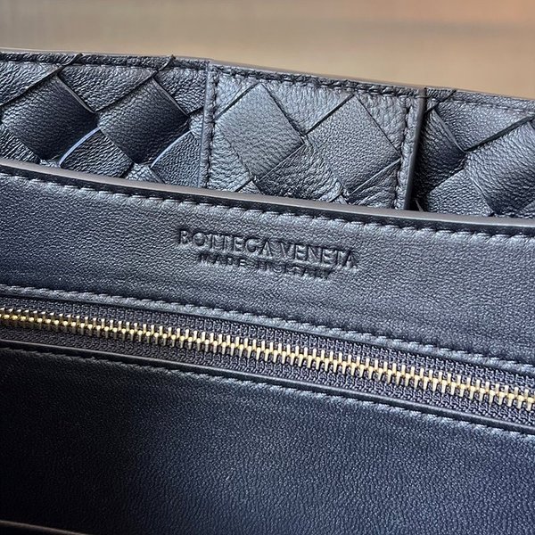 보테가베네타 미디엄 안디아모 백 [매장가 636만원대]