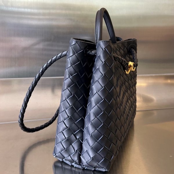 보테가베네타 미디엄 안디아모 백 [매장가 636만원대]