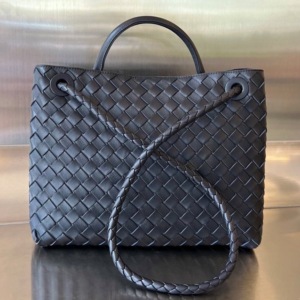 보테가베네타 미디엄 안디아모 백 [매장가 636만원대]