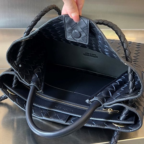 보테가베네타 미디엄 안디아모 백 [매장가 636만원대]