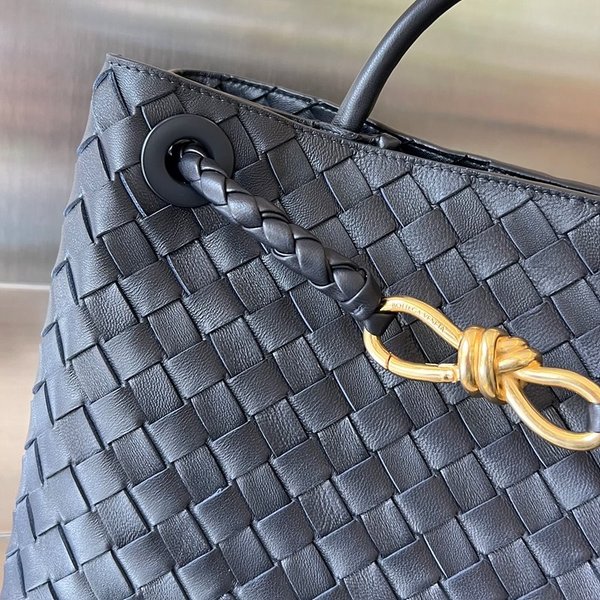 보테가베네타 미디엄 안디아모 백 [매장가 636만원대]