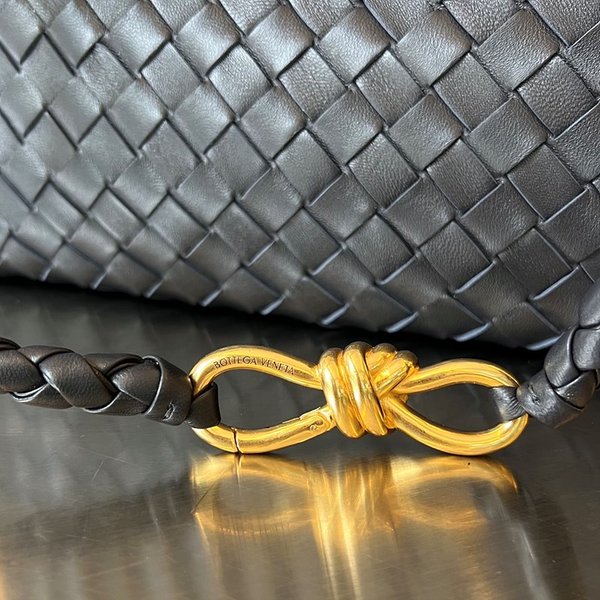 보테가베네타 미디엄 안디아모 백 [매장가 636만원대]