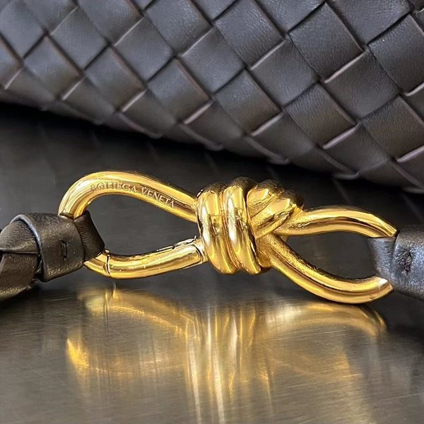 보테가베네타 미디엄 안디아모 백 [매장가 636만원대]