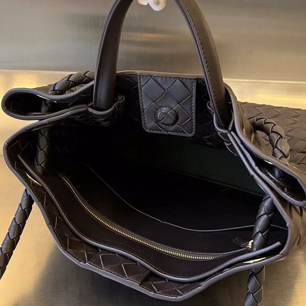 보테가베네타 미디엄 안디아모 백 [매장가 636만원대]