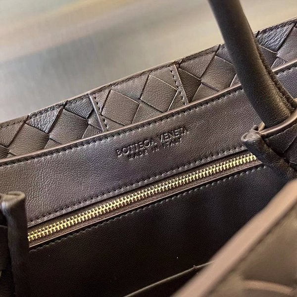 보테가베네타 미디엄 안디아모 백 [매장가 636만원대]