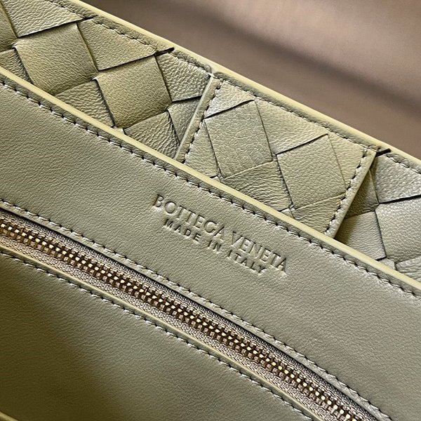 보테가베네타 미디엄 안디아모 백 [매장가 636만원대]