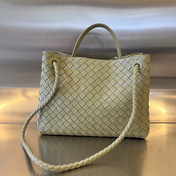 보테가베네타 미디엄 안디아모 백 [매장가 636만원대]