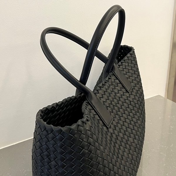 보테가베네타 미디엄 까바백 [매장가 1145만원대]