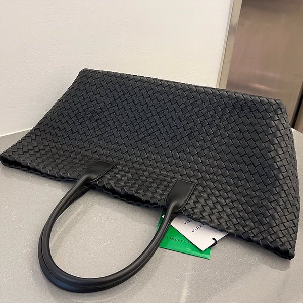 보테가베네타 미디엄 까바백 [매장가 1145만원대]