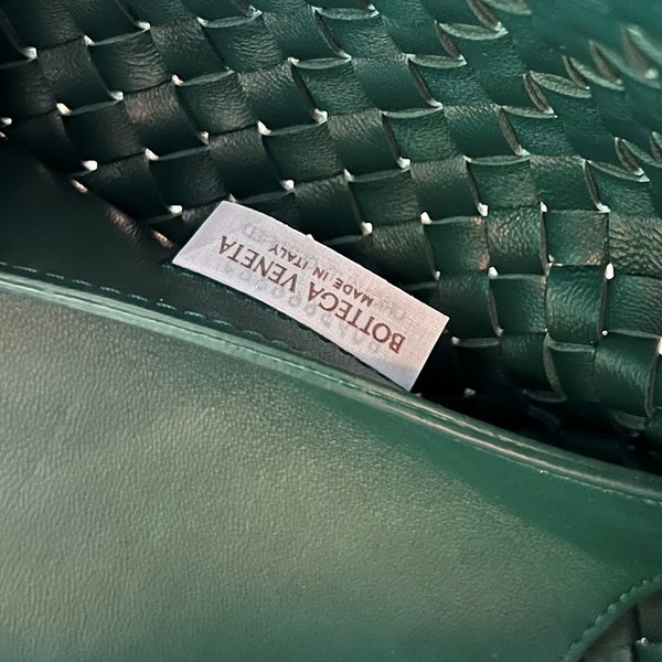 보테가베네타 미디엄 까바백 [매장가 1145만원대]