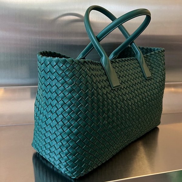 보테가베네타 미디엄 까바백 [매장가 1145만원대]