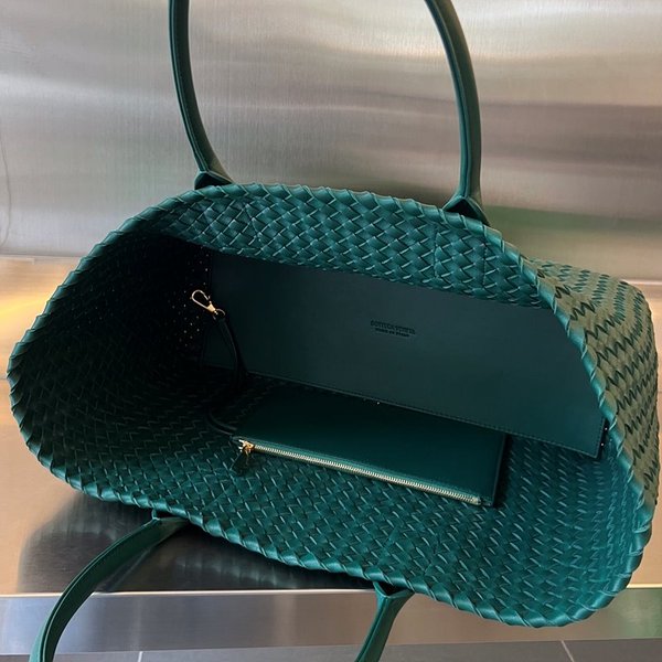 보테가베네타 미디엄 까바백 [매장가 1145만원대]