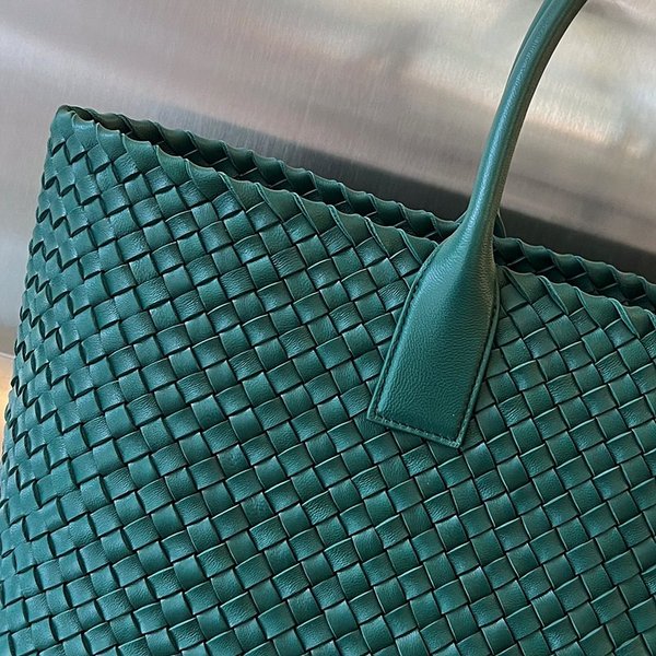 보테가베네타 미디엄 까바백 [매장가 1145만원대]