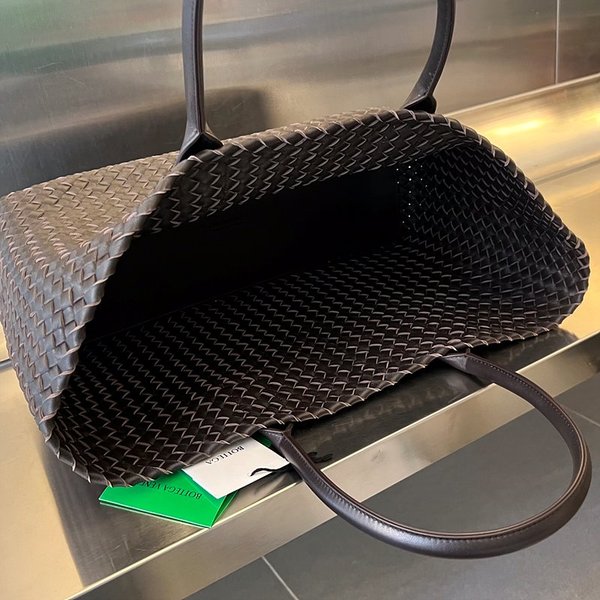 보테가베네타 미디엄 까바백 [매장가 1145만원대]