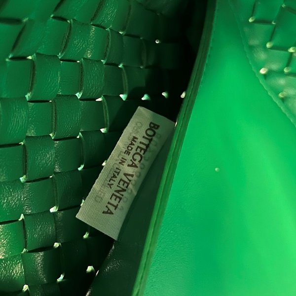 보테가베네타 미디엄 까바백 [매장가 1145만원대]