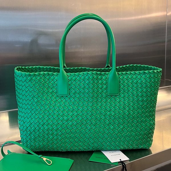 보테가베네타 미디엄 까바백 [매장가 1145만원대]