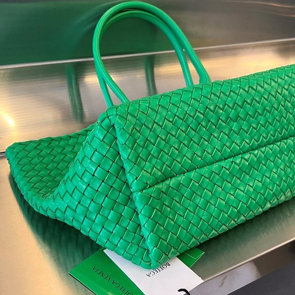 보테가베네타 미디엄 까바백 [매장가 1145만원대]